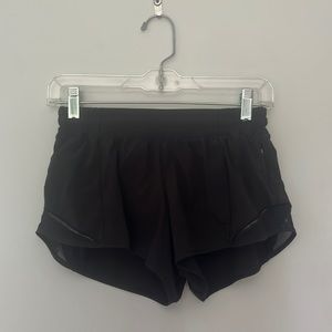 Lululemon hotty hot shorts 2.5”